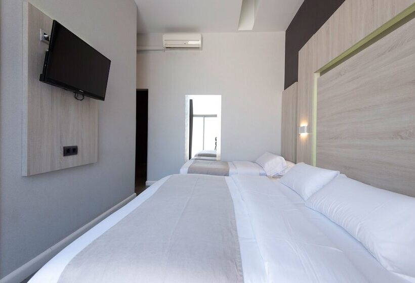 اتاق استاندارد سه تخته با بالکن, Plaza Goya Rooms