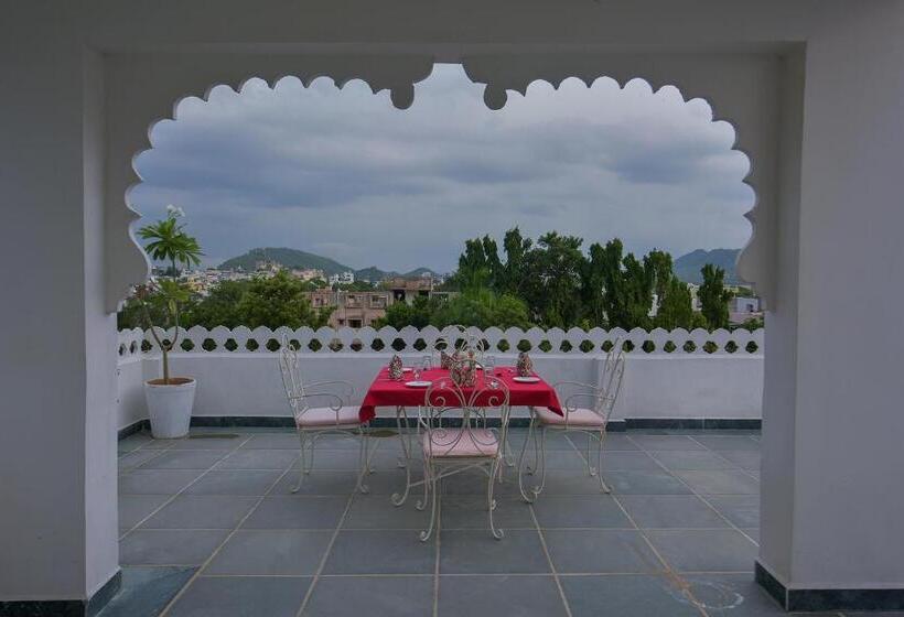 Deluxe Zimmer, The Lavitra Udaipur