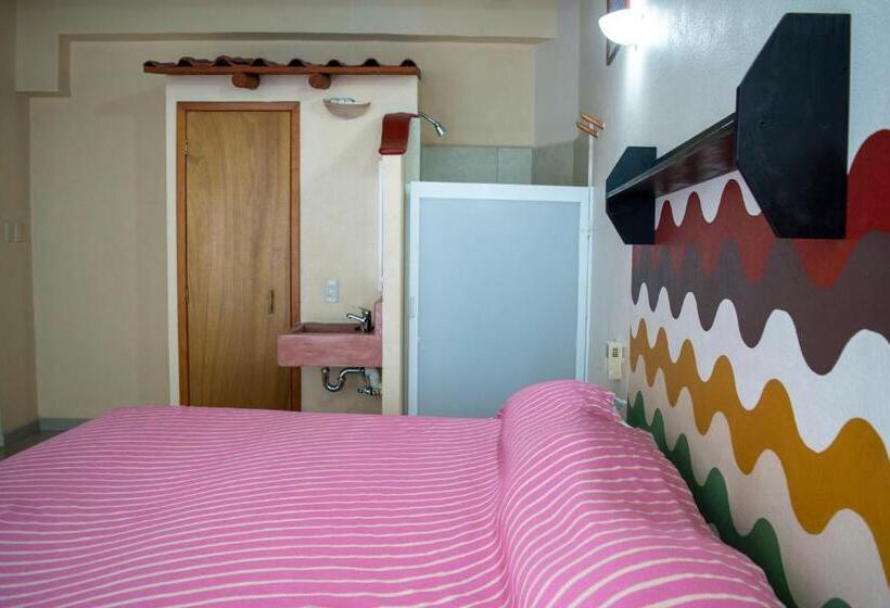 キングサイズベッドのスタンダードルーム, Zihua Express