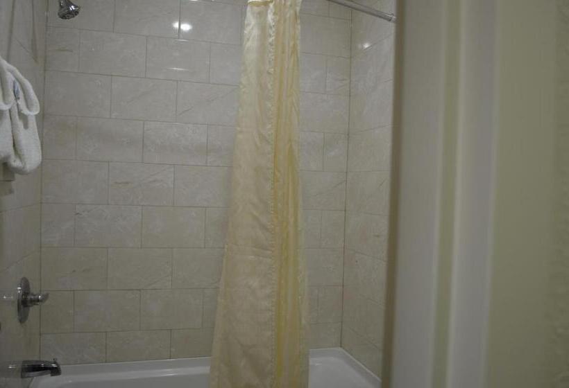 带2个双人床的标准工作室, Budget Inn Williamsville