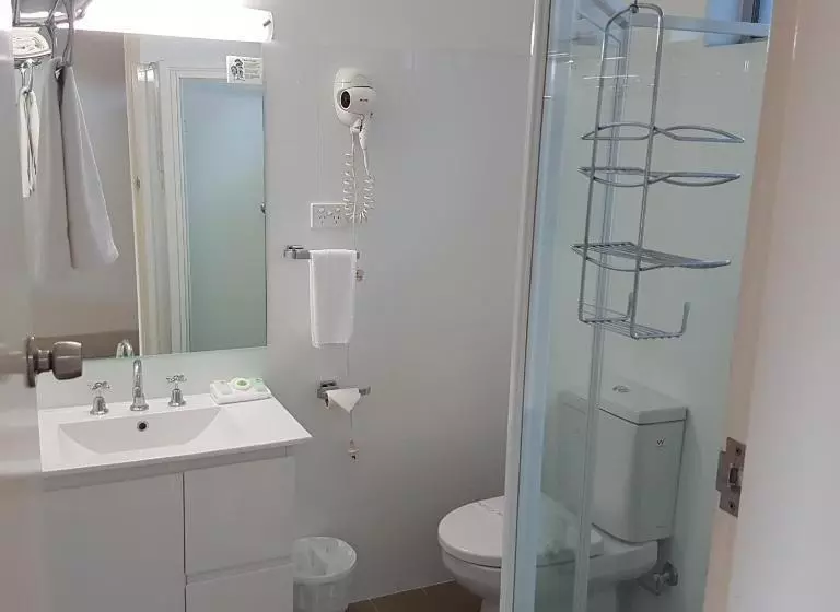 اتاق اجرایی, Chelsea Motor Inn