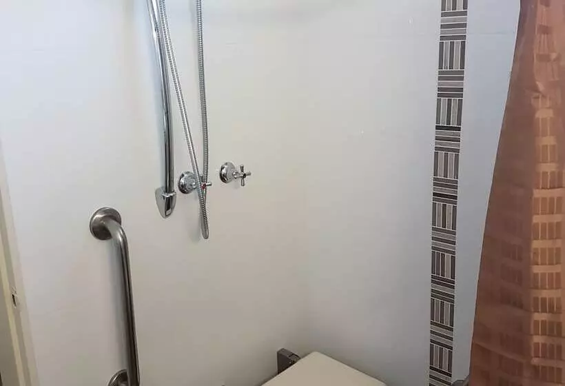 اتاق استاندارد برای معلولان, Chelsea Motor Inn