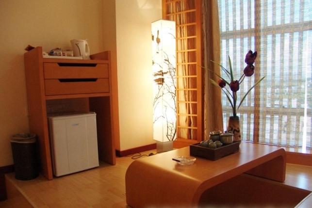 تختخواب در اتاق مشترک, 森岛逸栈酒店公寓