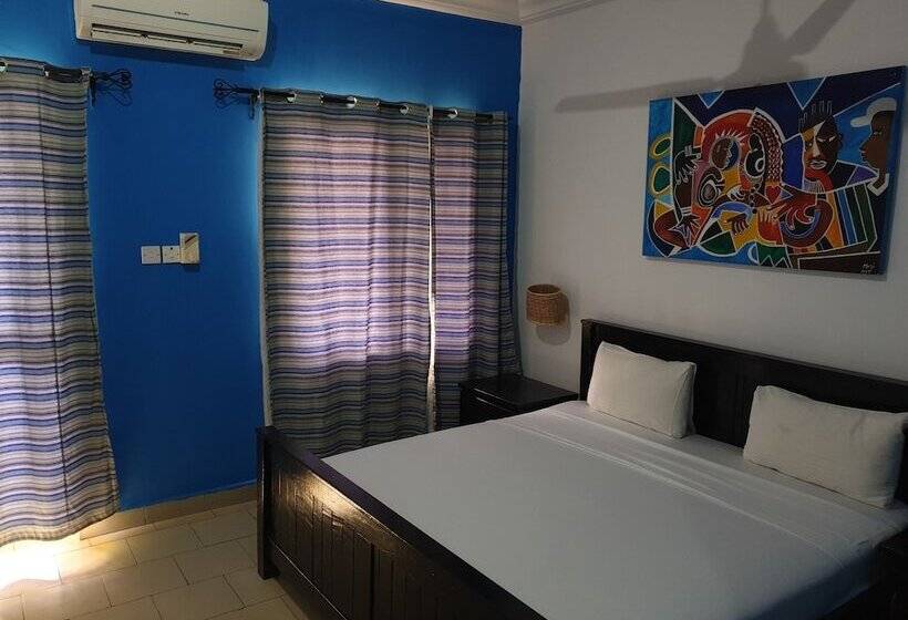 اتاق لوکس با چشم‌انداز استخر, Djeliba Resort