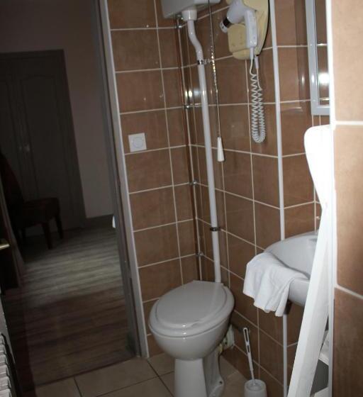 חדר סטנדרט לארבעה, Hôtel De La Beauronne