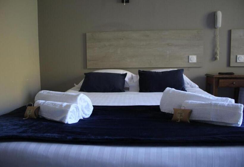 חדר סטנדרט לארבעה, Hôtel De La Beauronne