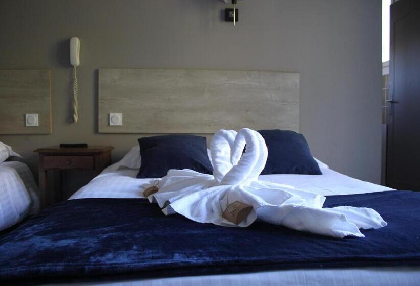 חדר סטנדרט לארבעה, Hôtel De La Beauronne