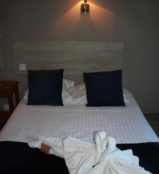 חדר סטנדרט לארבעה, Hôtel De La Beauronne