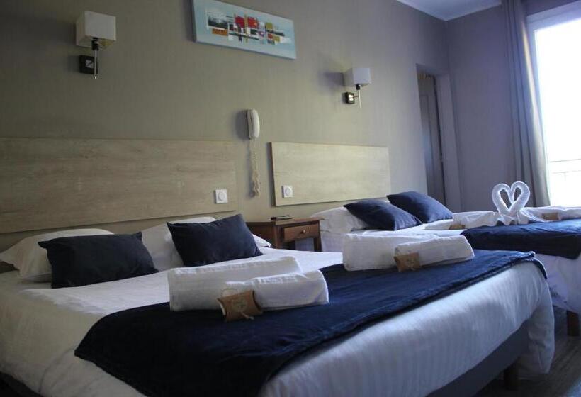 חדר סטנדרט לארבעה, Hôtel De La Beauronne