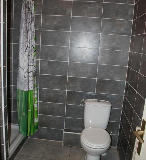 חדר סטנדרט לשלושה, Hôtel De La Beauronne