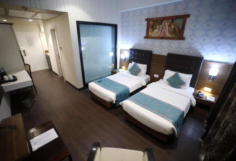 Номер Deluxe, The Byke Suraj Plaza Pure Veg, Thane