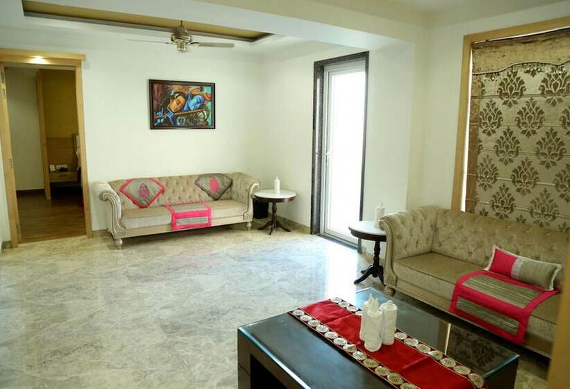 Люкс, The Royal Bharti