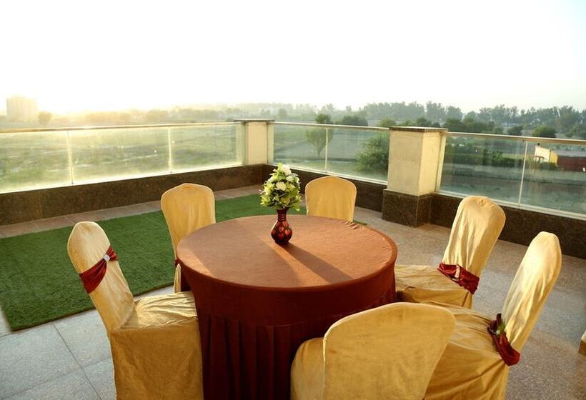 Люкс, The Royal Bharti