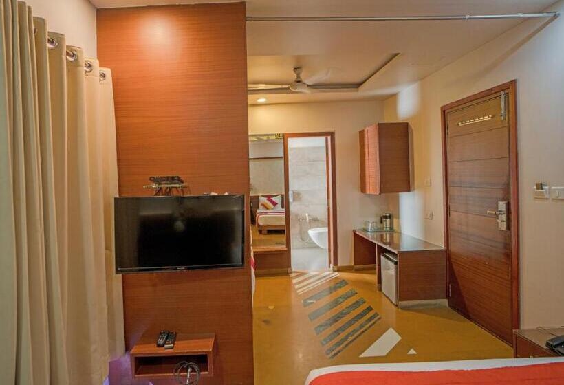 Quarto Triplo Deluxe, Uddhav Vilas A Family