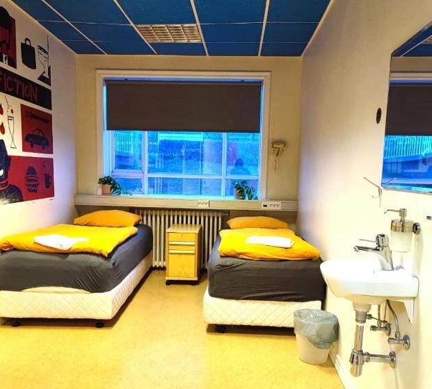 اتاق استاندارد با سرویس بهداشتی مشترک, Hostel B47