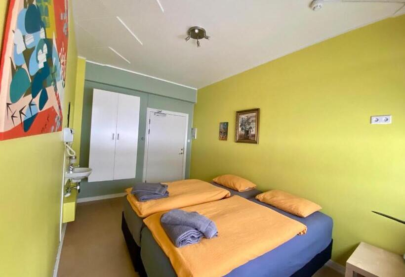 اتاق استاندارد با سرویس بهداشتی مشترک, Hostel B47