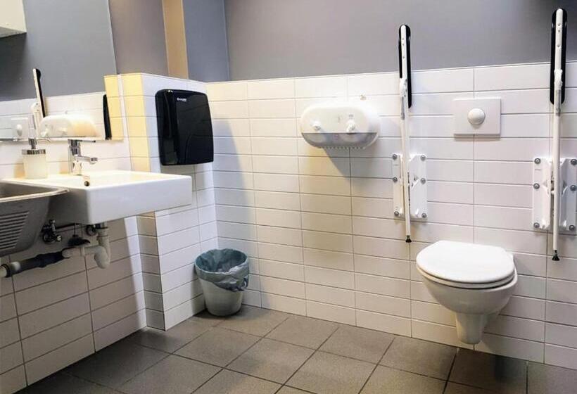 اتاق خانوادگی, Hostel B47