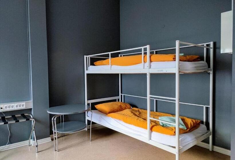 اتاق خانوادگی با سرویس بهداشتی مشترک, Hostel B47