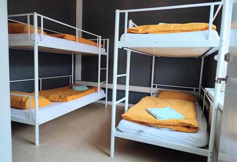 اتاق خانوادگی با سرویس بهداشتی مشترک, Hostel B47