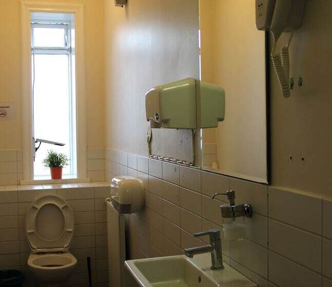 اتاق استاندارد با سرویس بهداشتی مشترک, Hostel B47