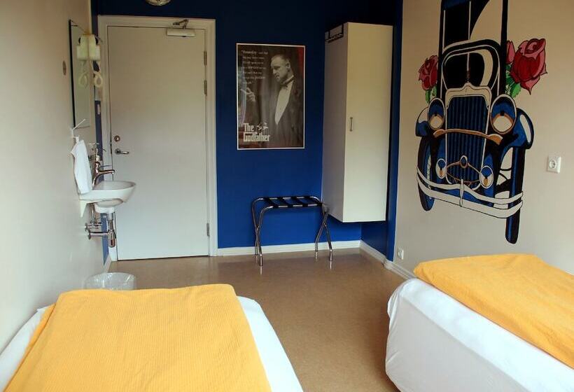 اتاق استاندارد با سرویس بهداشتی مشترک, Hostel B47