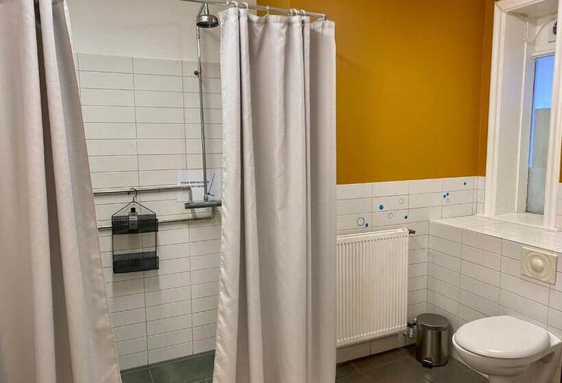 اتاق چهار تخته با دستشویی مشترک, Hostel B47