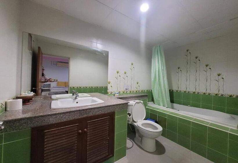 غرفة عائلية, Kaewchantra Mansion