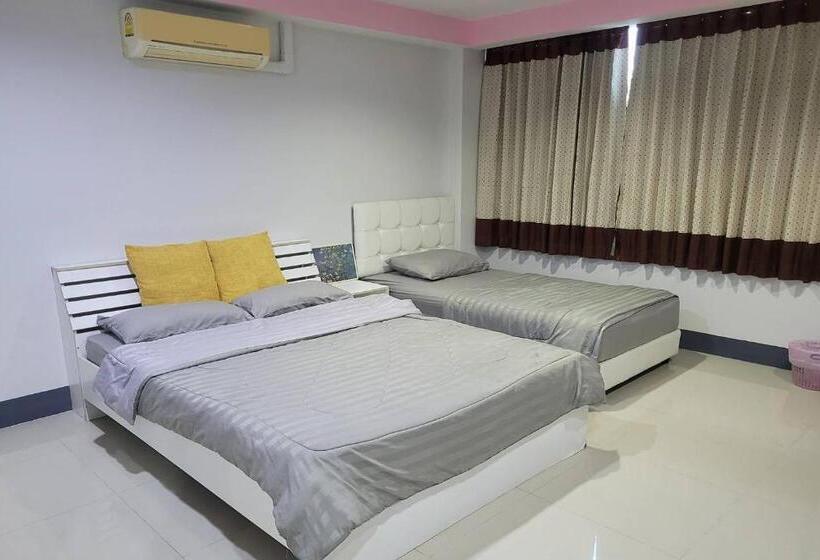 غرفة عائلية, Kaewchantra Mansion