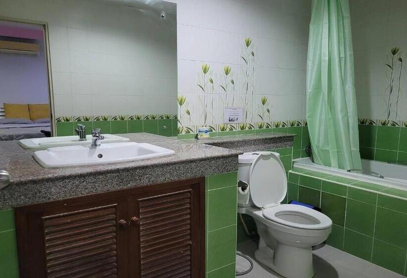 غرفة عائلية, Kaewchantra Mansion