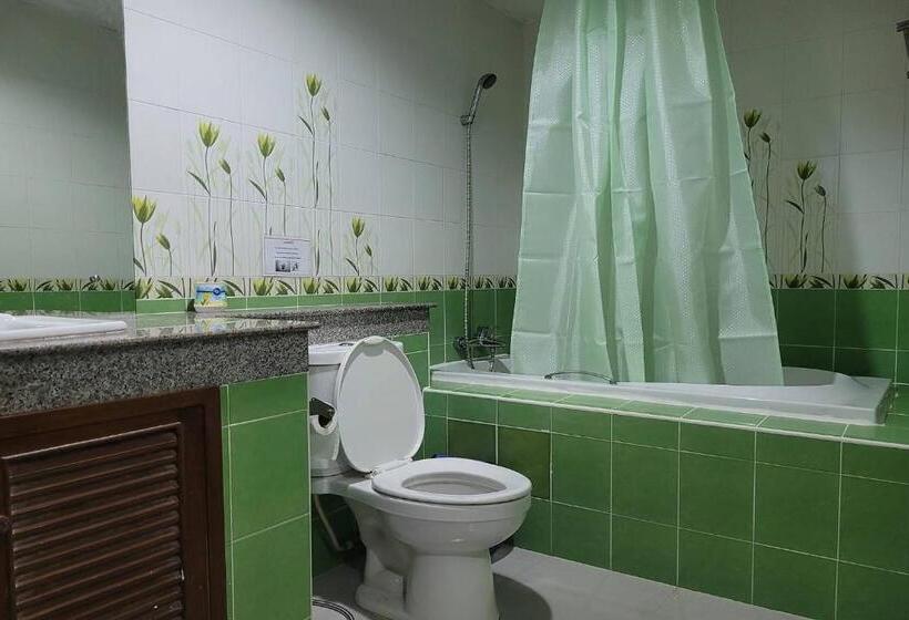 غرفة عائلية, Kaewchantra Mansion