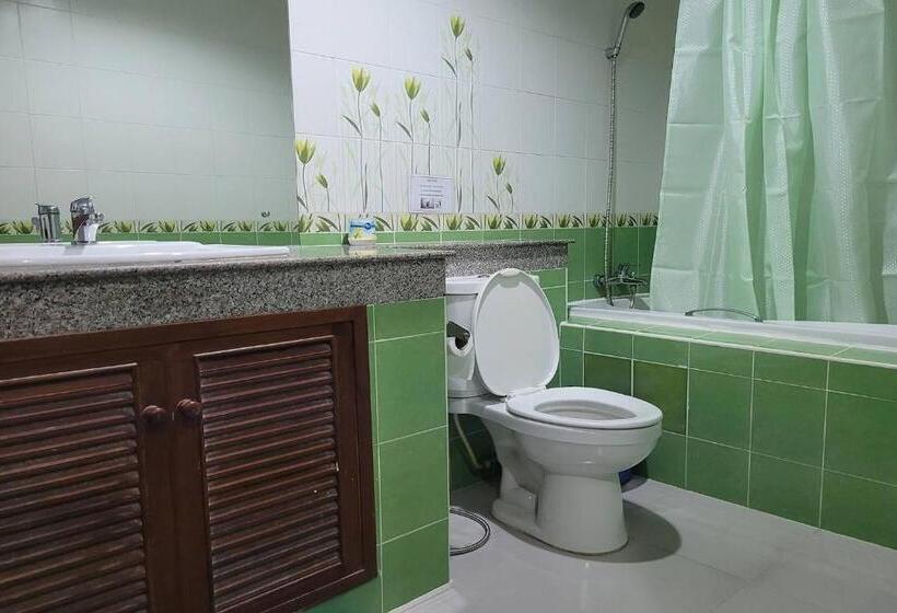 غرفة عائلية, Kaewchantra Mansion