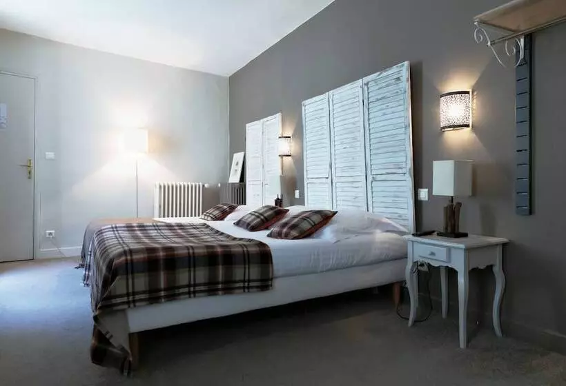 Standard Kolmen Hengen Huone, Le Saint Louis