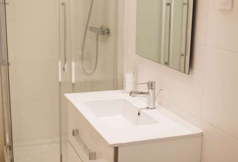 חדר סטנדרט לארבעה, Le Saint Louis