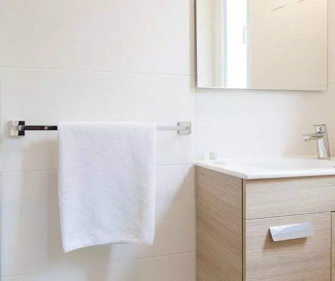 Standard Neljän Hengen Huone, Le Saint Louis
