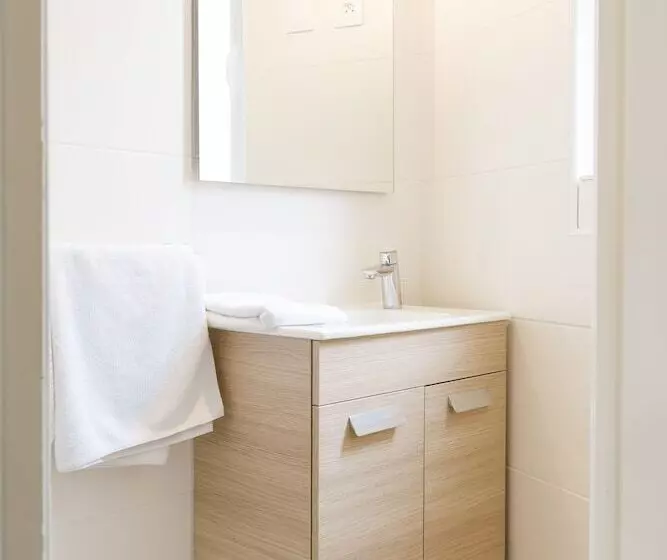 Standard Neljän Hengen Huone, Le Saint Louis