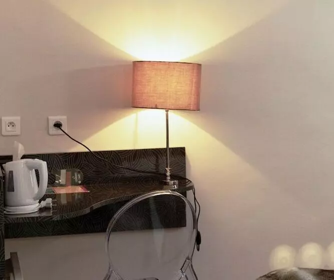 Standard Yhden Hengen Huone, Le Saint Louis