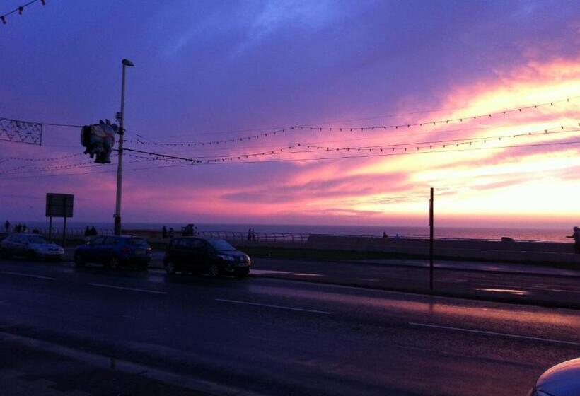 Семейный Номер Вид на Море, The Royal Windsor