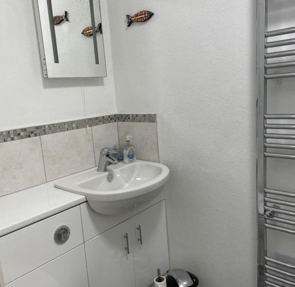 Номер Стандарт, Tudor Court