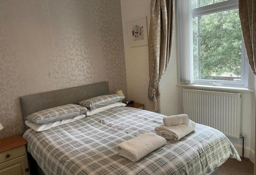 Номер Стандарт, Tudor Court