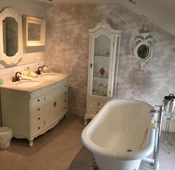 豪华房间, Lilly S Pad