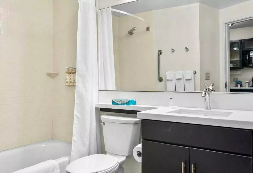 キングサイドベッドのスタンダードワンルーム, Candlewood Suites Erie, An Ihg