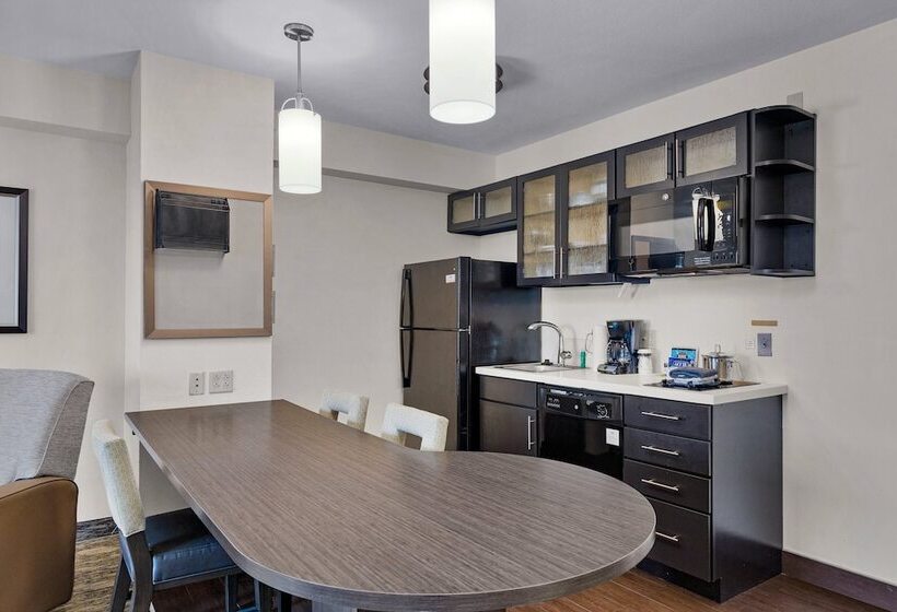 Люкс Кровать Кинг, Candlewood Suites Erie, An Ihg