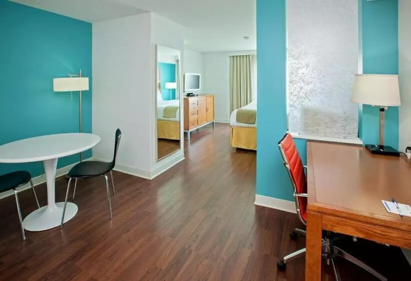 キングサイズベッドのデラックスルーム, Holiday Inn Express Indianapolis  Fishers, An Ihg