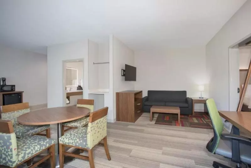 スイート, Holiday Inn Express Slidell, An Ihg
