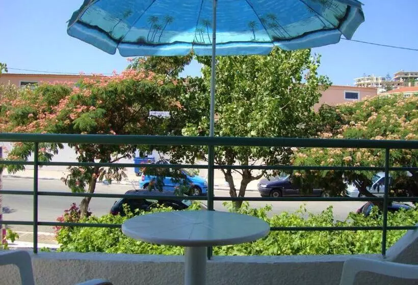 Chambre Standard Individuelle, Lefka