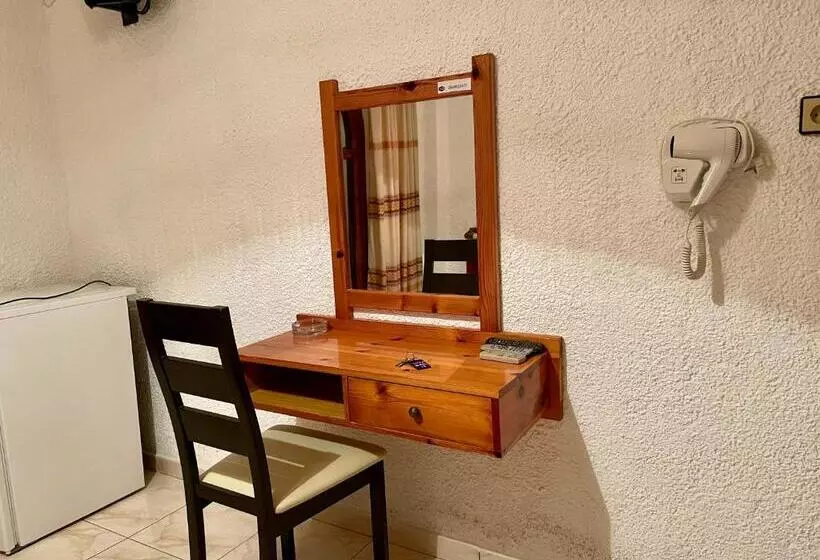 Chambre Standard Individuelle, Lefka
