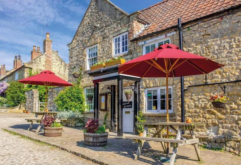 חדר סטנדרט לשלושה, The Fauconberg