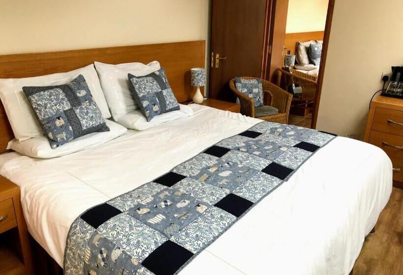 غرفة قياسية, The Golden Fleece