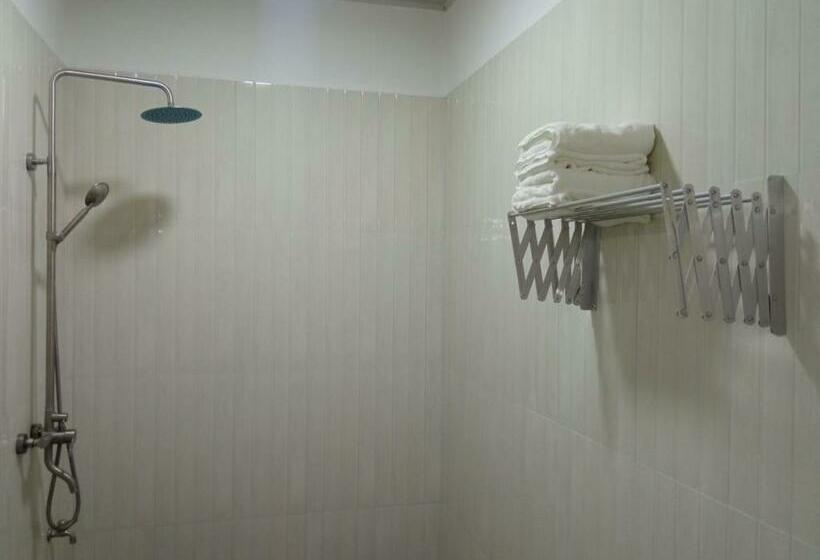 اتاق لوکس سه تخته, Thoddoo Garden Inn