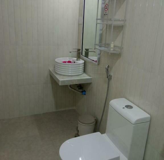 اتاق لوکس سه تخته, Thoddoo Garden Inn